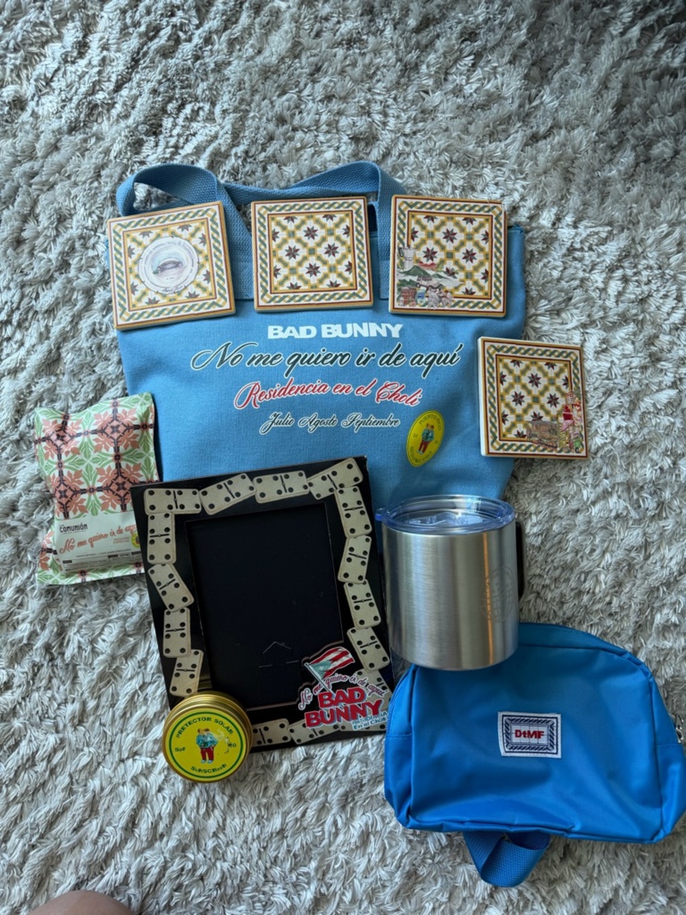 Bad bunny set Blue Tote Bag - "No me quiero ir de aquí"